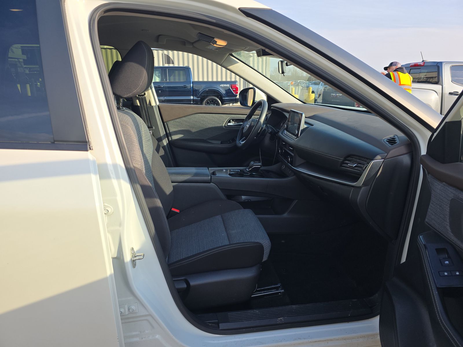 2023 Nissan Rogue SV FWD