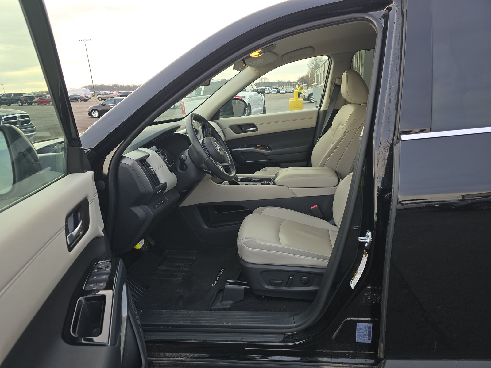 2025 Nissan Pathfinder SL AWD