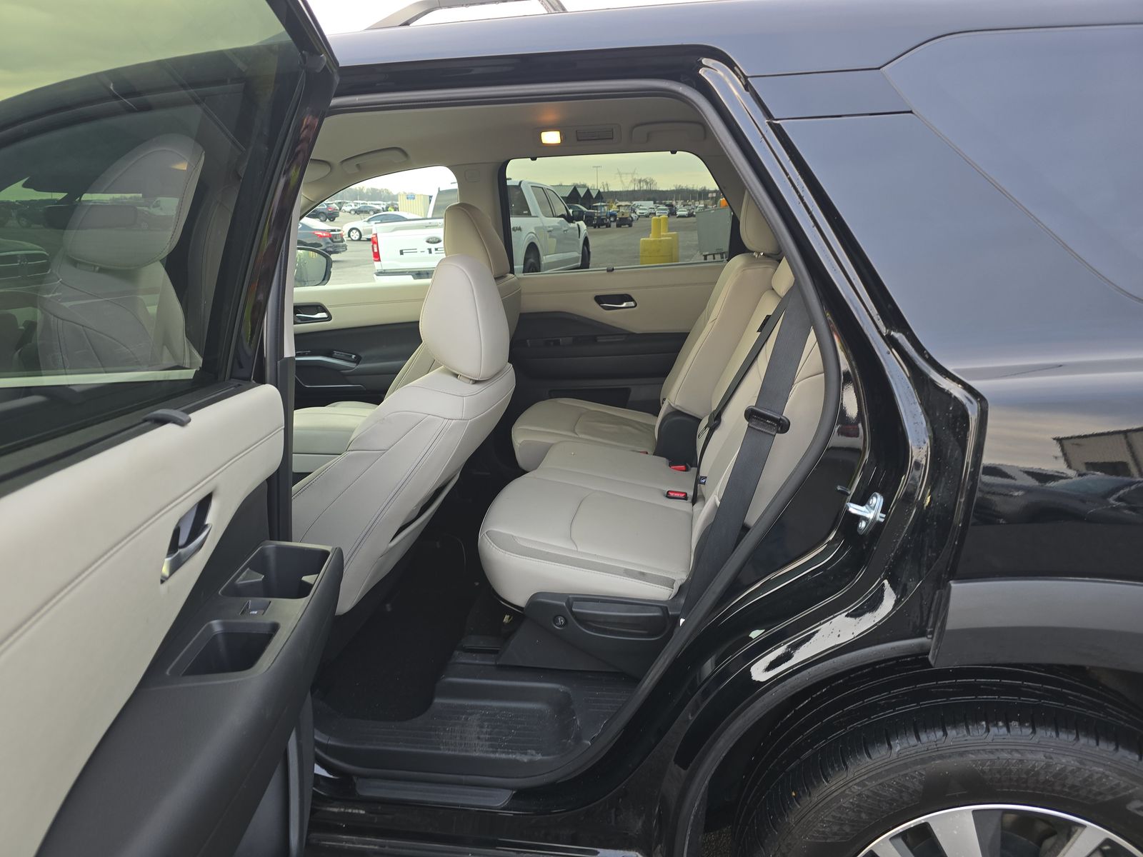 2025 Nissan Pathfinder SL AWD