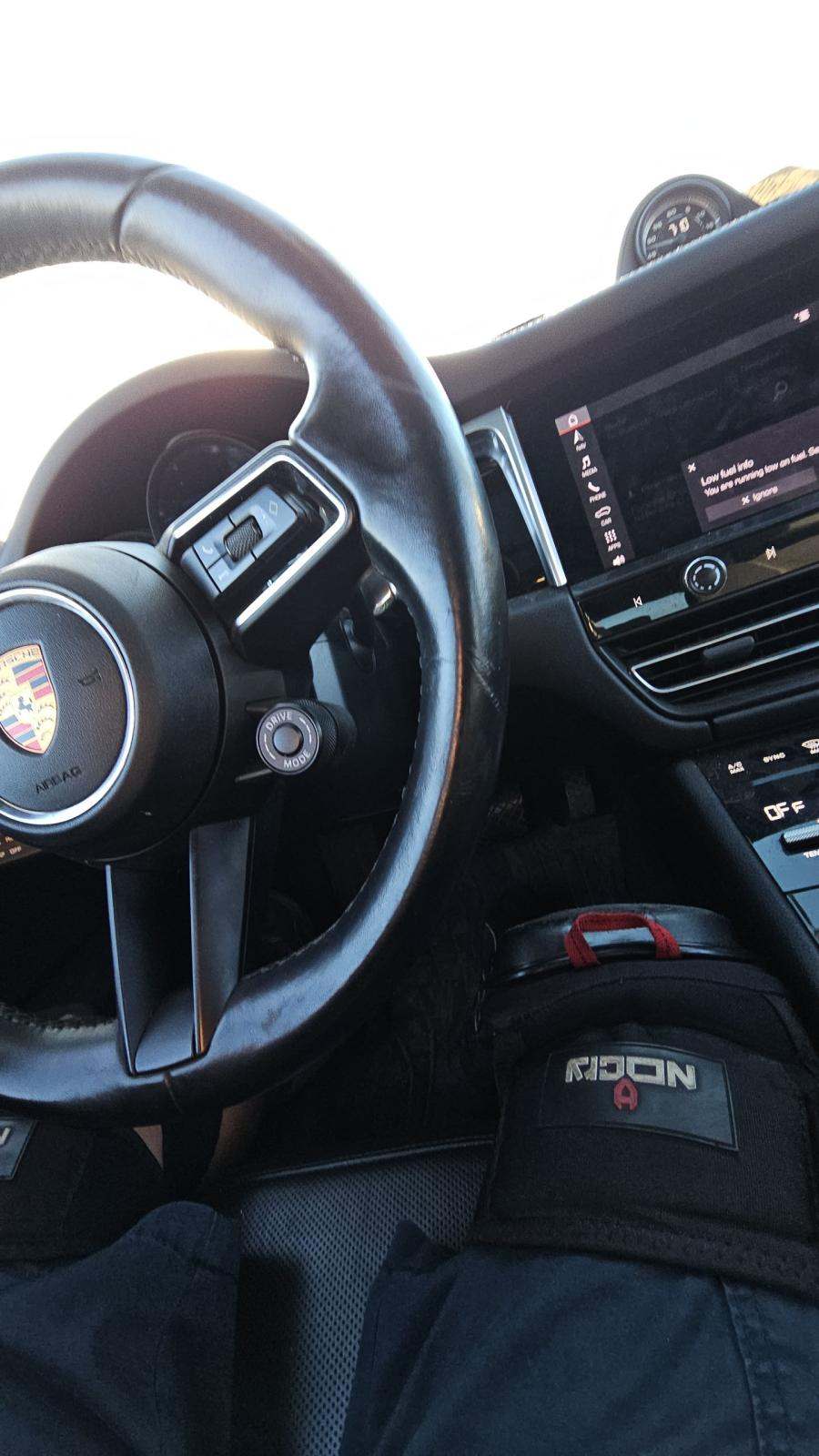 2022 Porsche Macan Base AWD