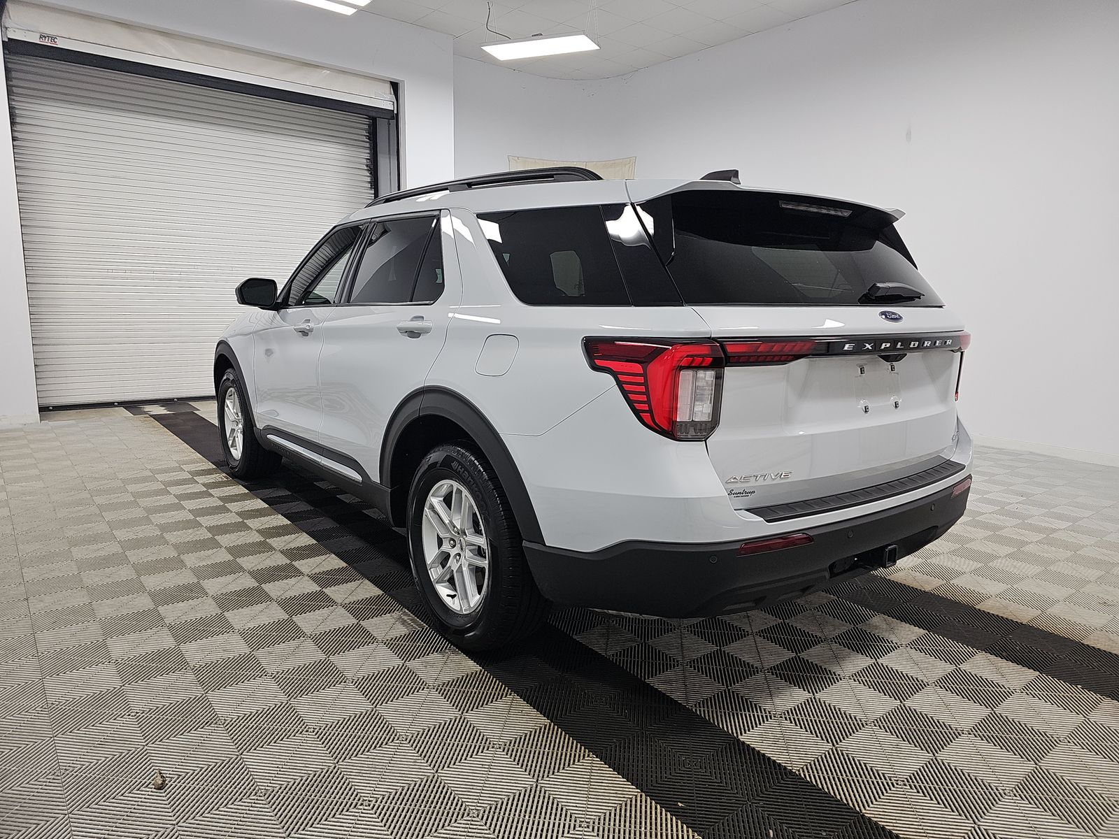 2025 Ford Explorer Active AWD