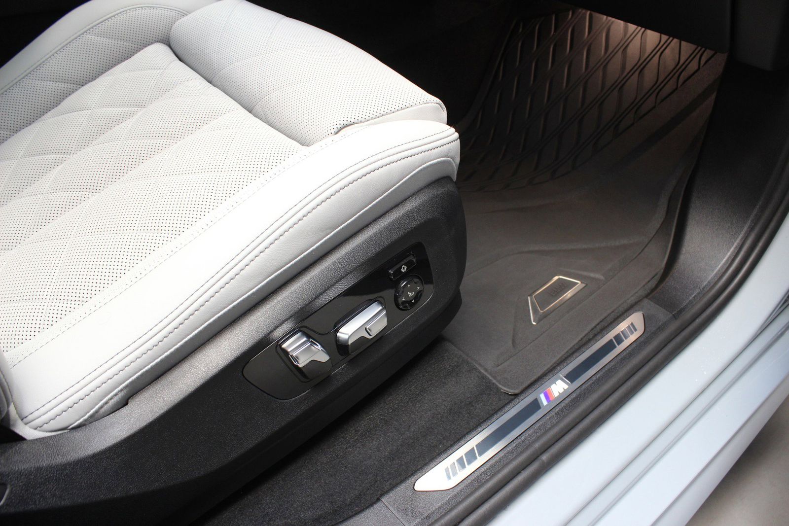 2025 BMW X5 sDrive40i RWD