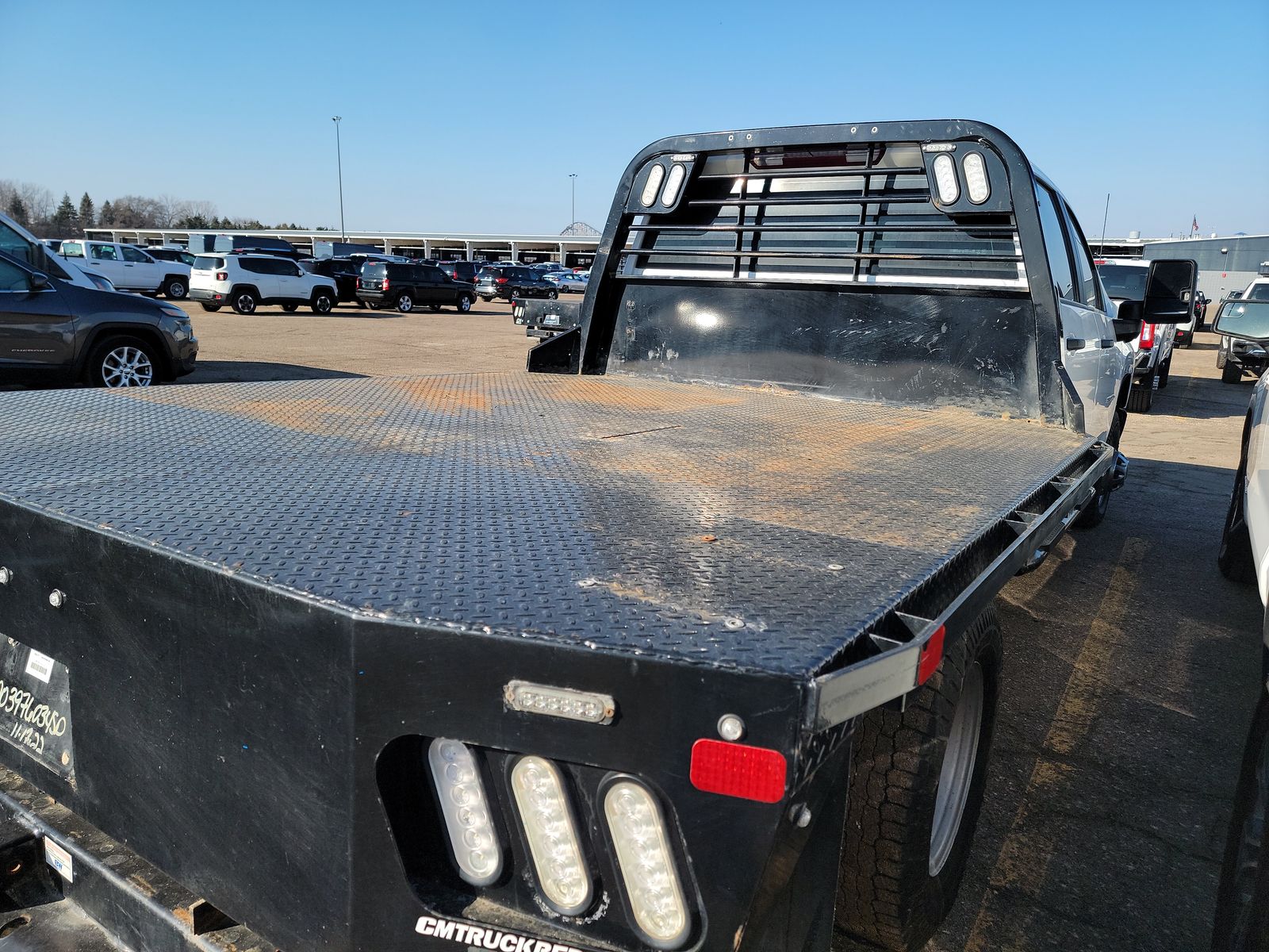 2023 CHEVY SILVERADO 3500 LT DIESEL WHITE FLATBED 8'0" DUALLY DUALLY - Image 4