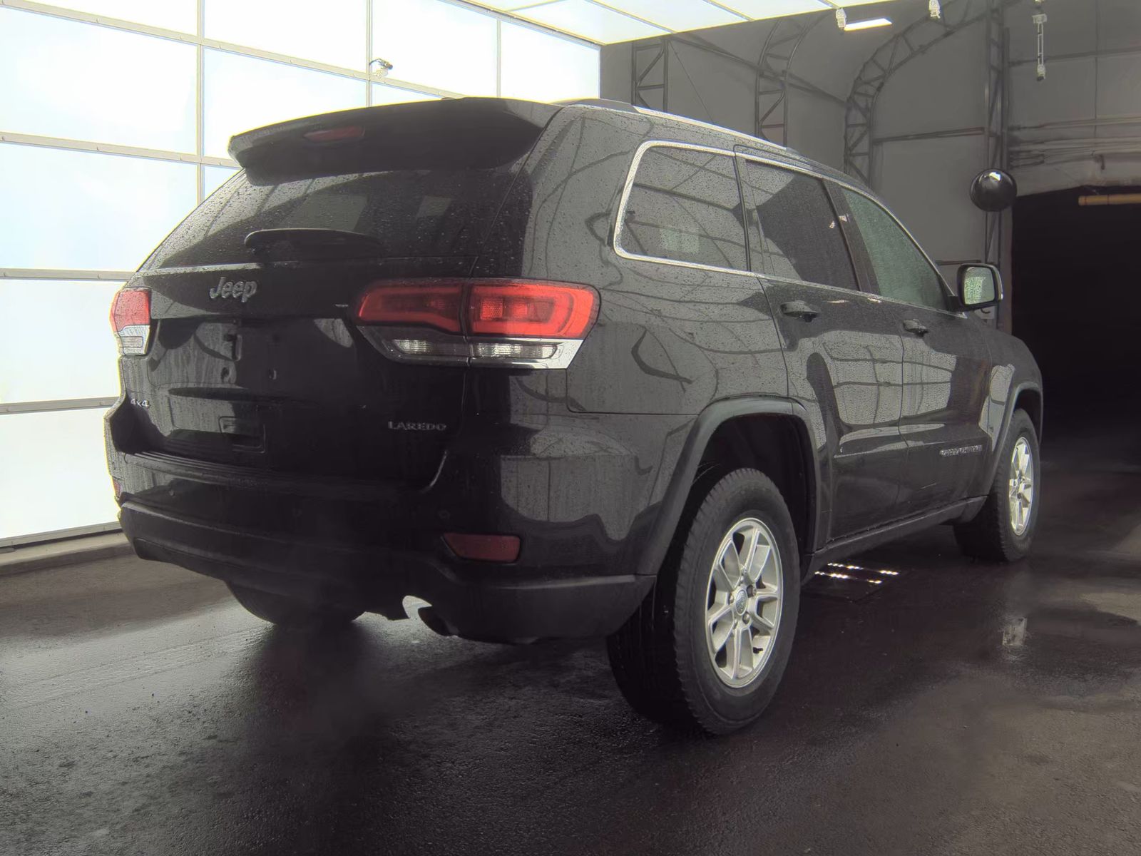 JEEP LAREDO E - 6