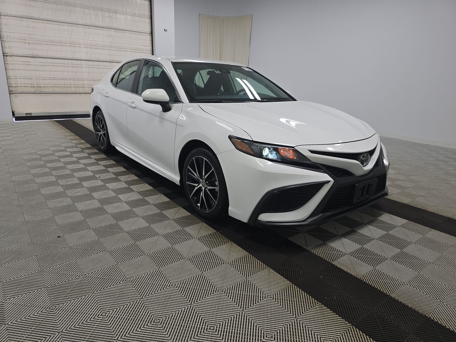2024 Toyota Camry SE FWD