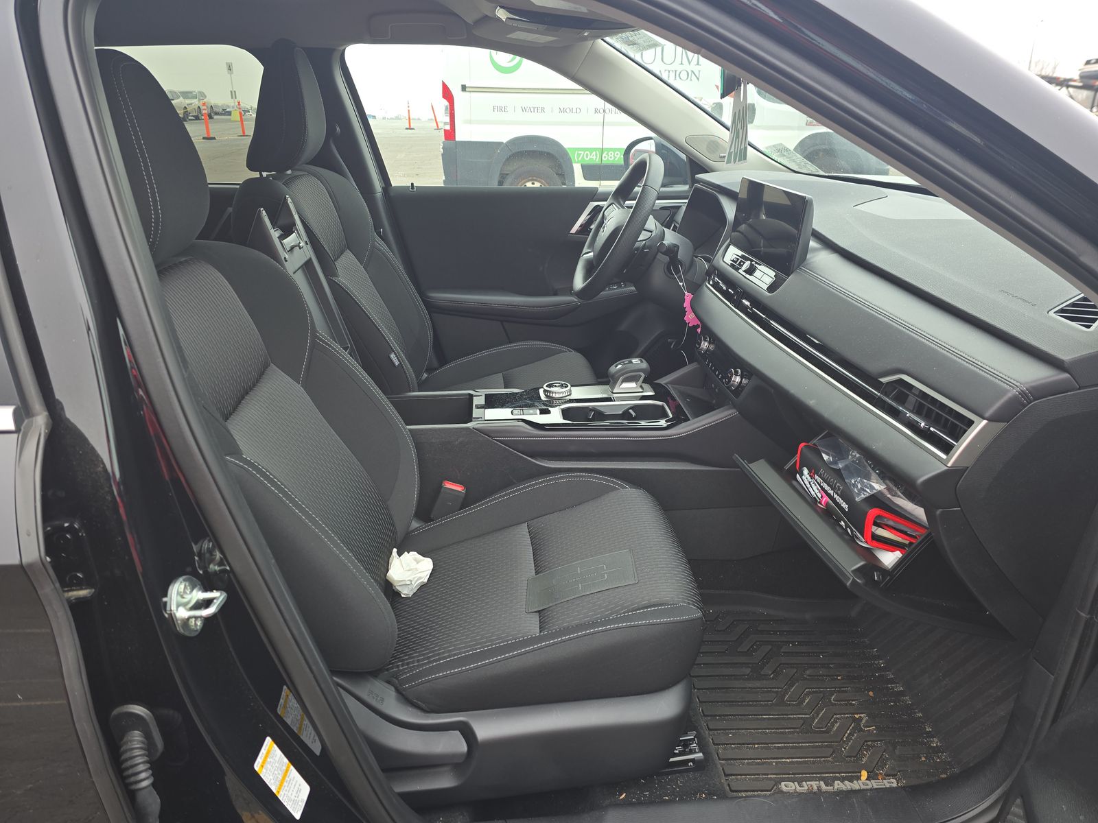 2025 Mitsubishi Outlander ES FWD