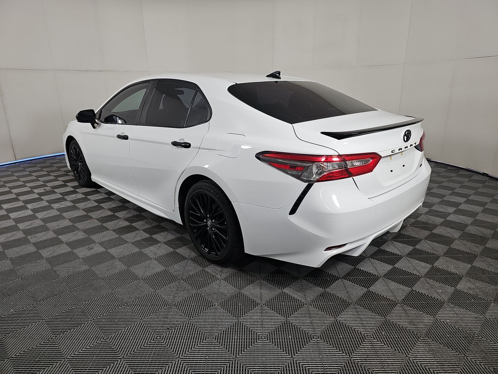 2019 Toyota Camry SE FWD