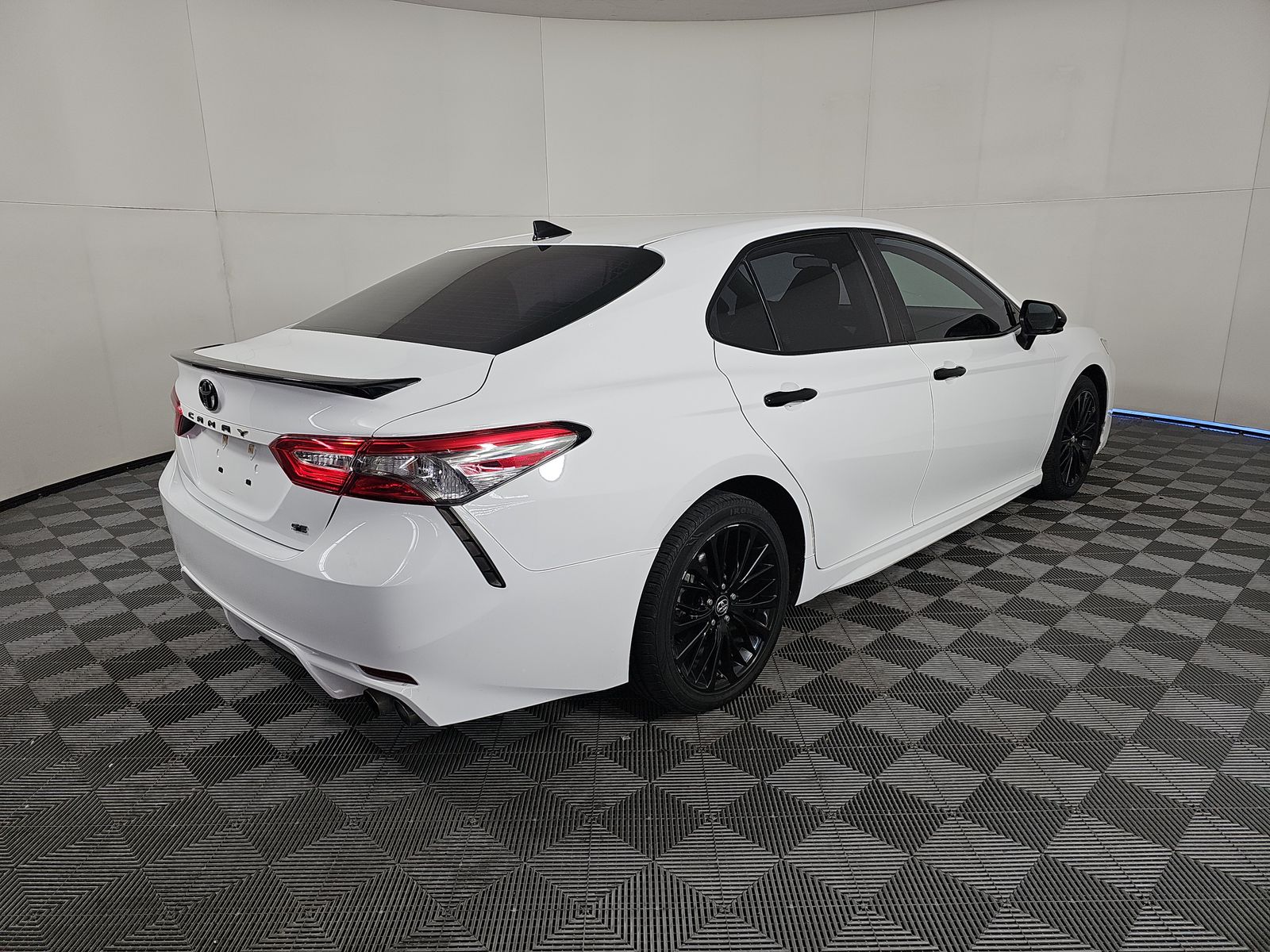 2019 Toyota Camry SE FWD