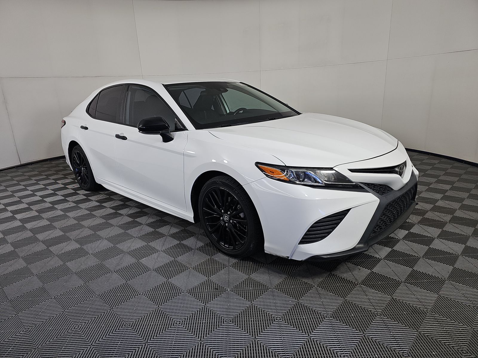 2019 Toyota Camry SE FWD