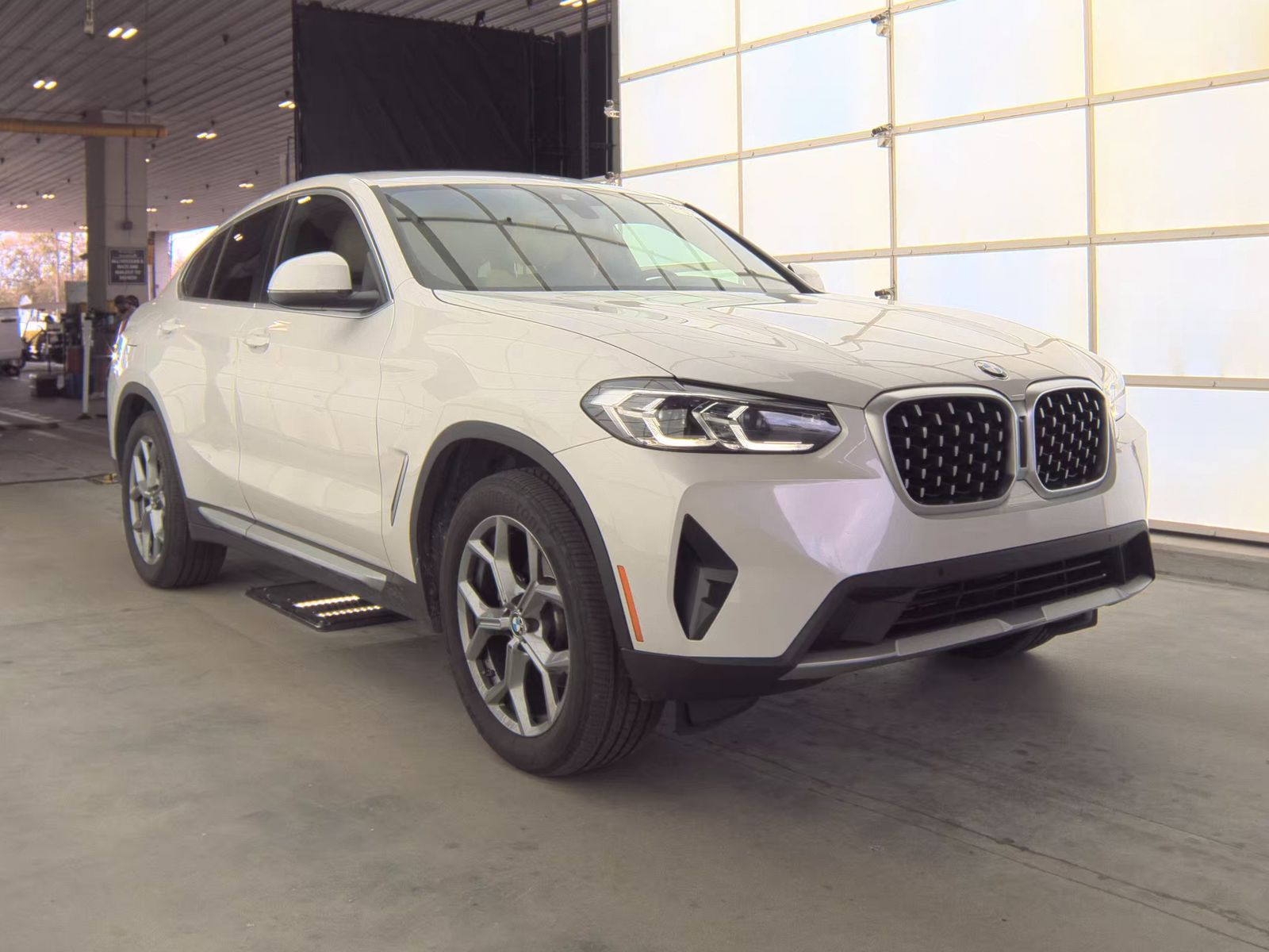 2025 BMW X4 xDrive30i AWD