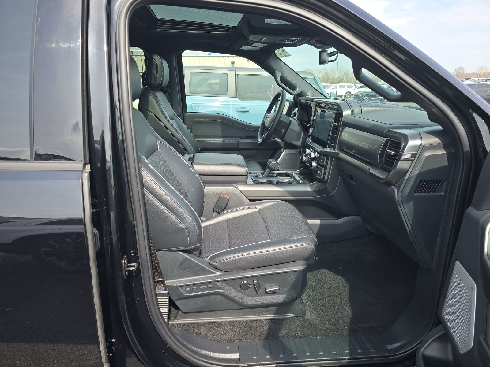 2025 Ford F-150 Lariat AWD