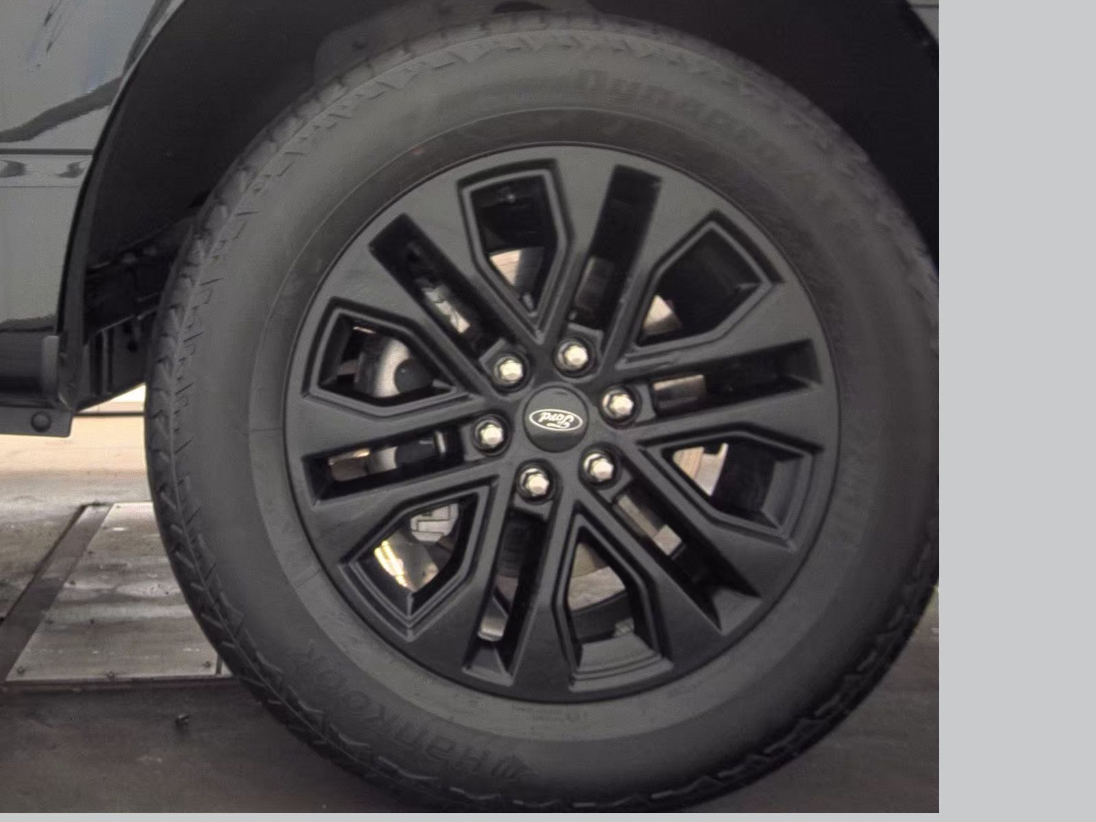 2025 Ford F-150 Lariat AWD