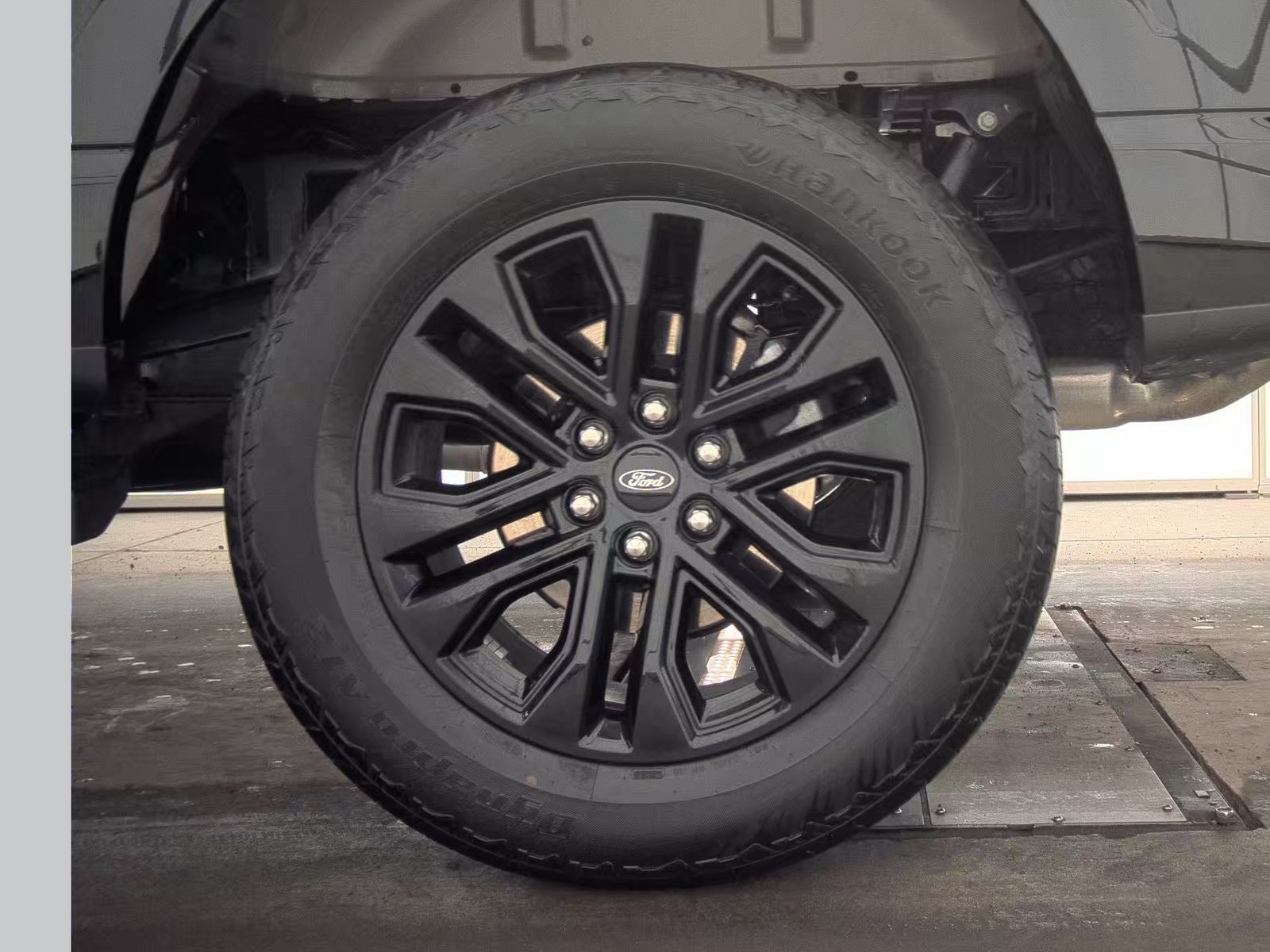 2025 Ford F-150 Lariat AWD