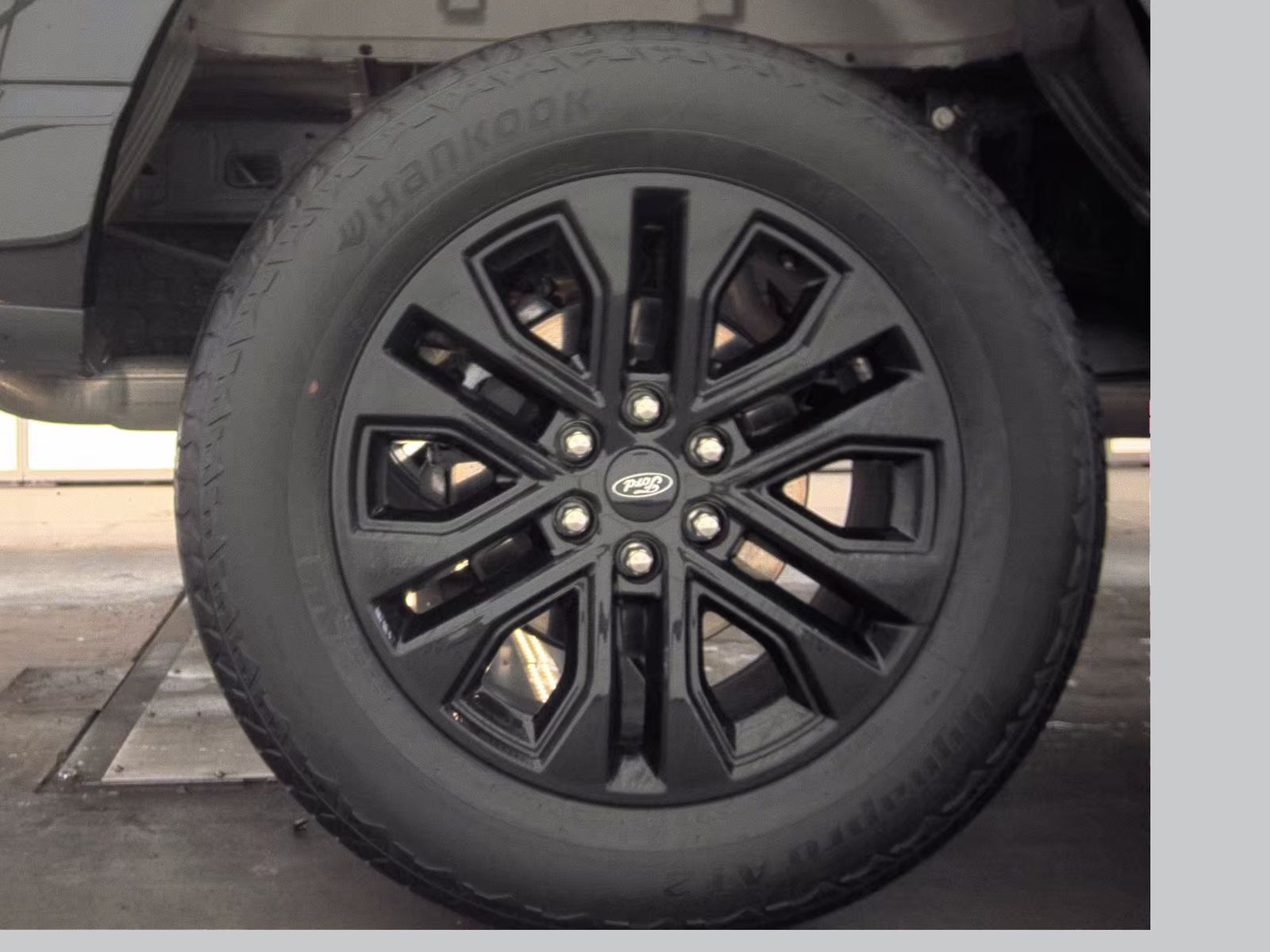 2025 Ford F-150 Lariat AWD