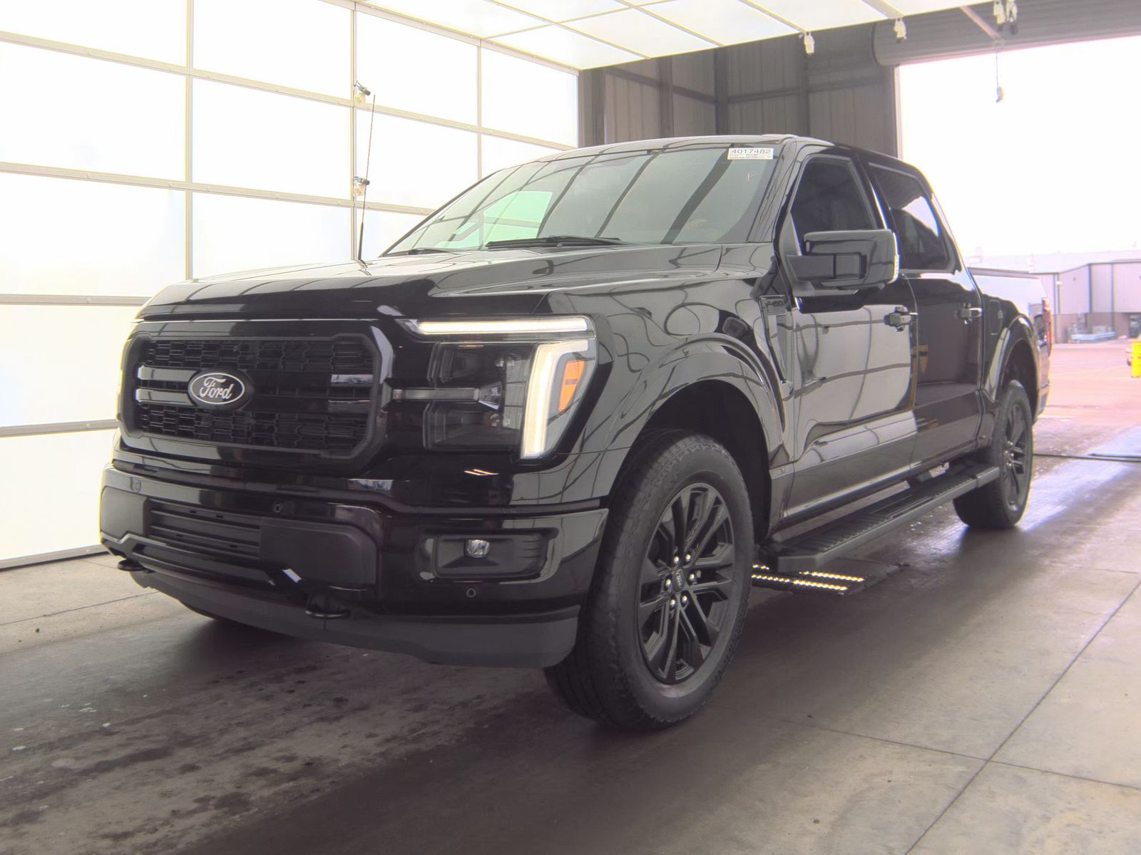 2025 Ford F-150 Lariat AWD