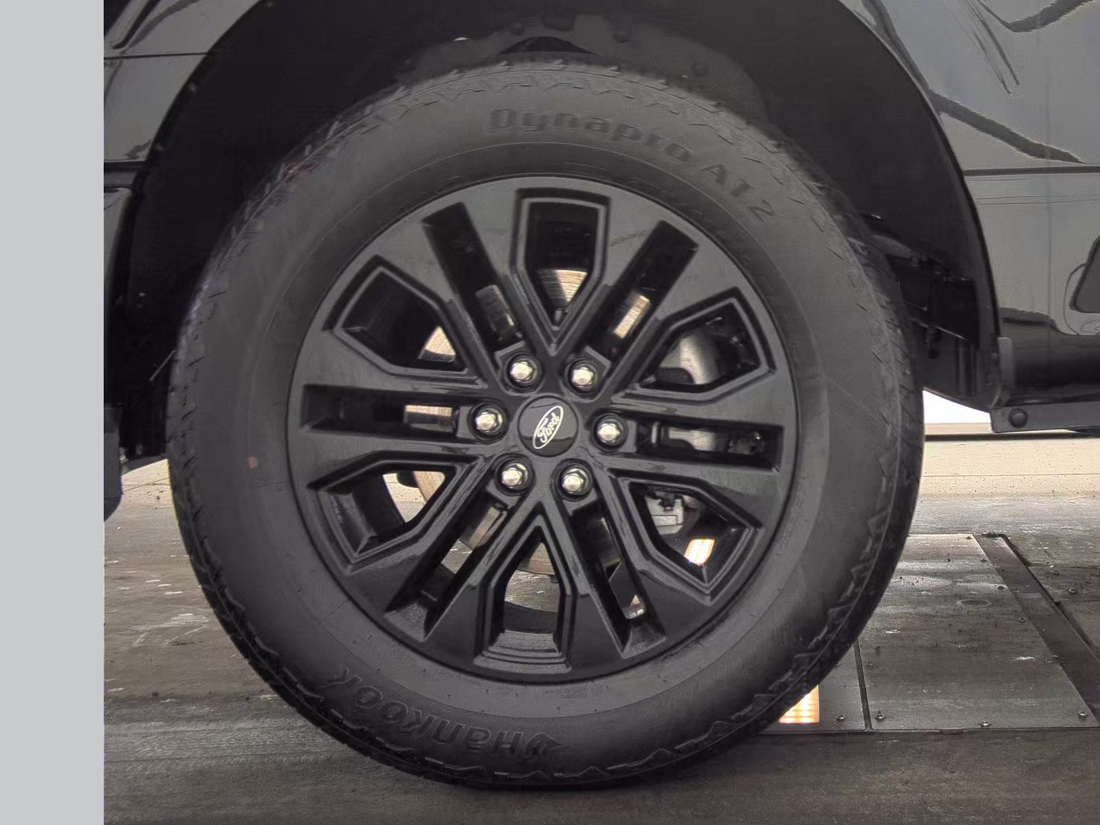 2025 Ford F-150 Lariat AWD