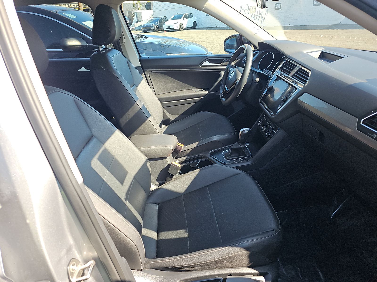 2020 Volkswagen Tiguan 2.0T SE FWD