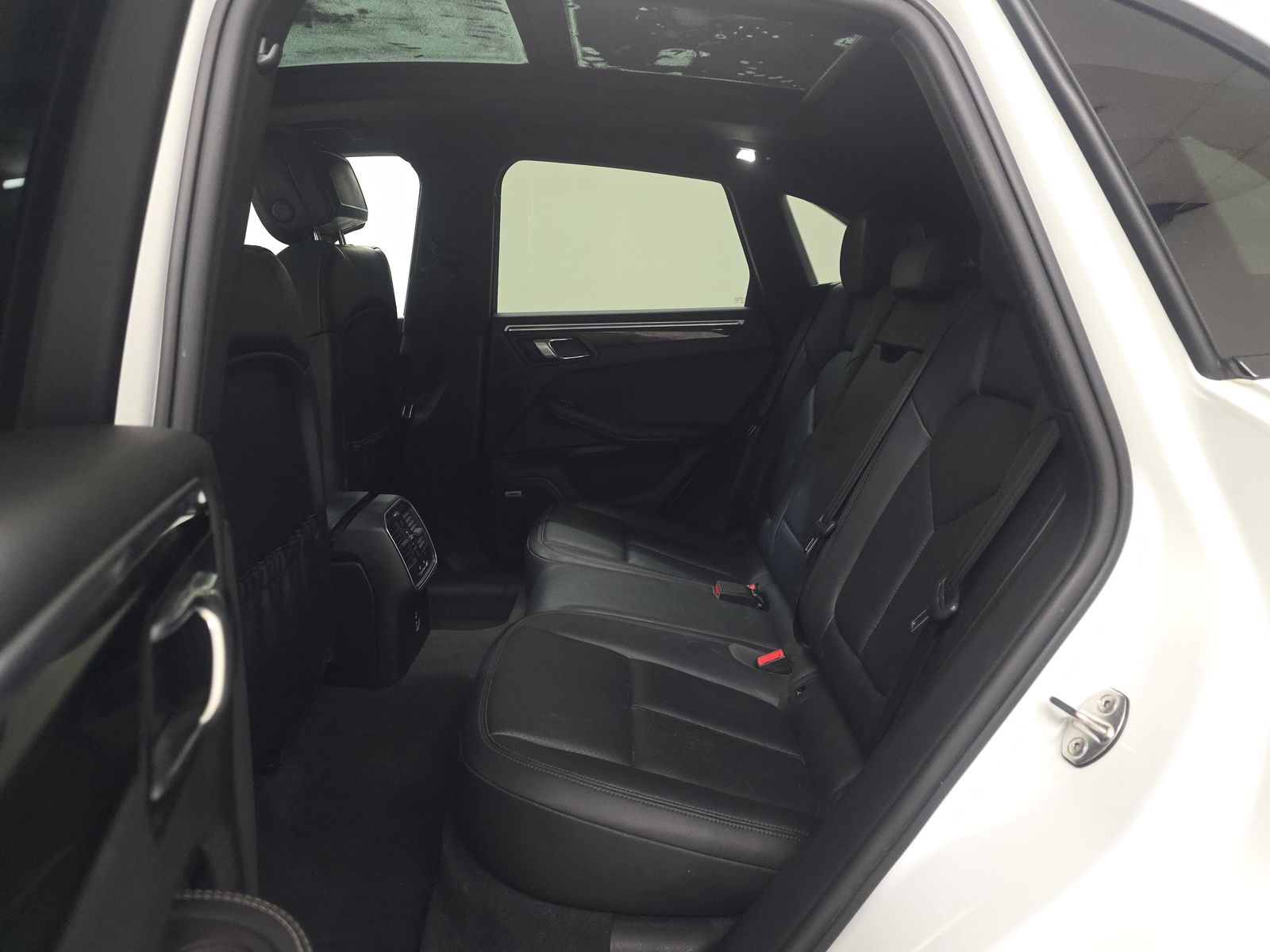 2022 Porsche Macan Base AWD