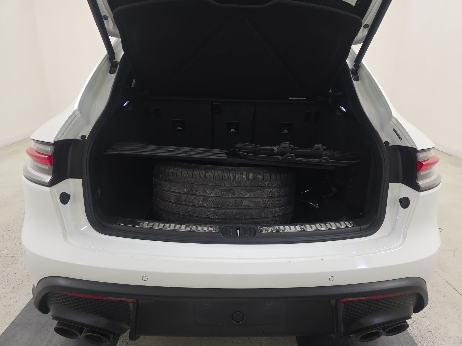 2022 Porsche Macan Base AWD