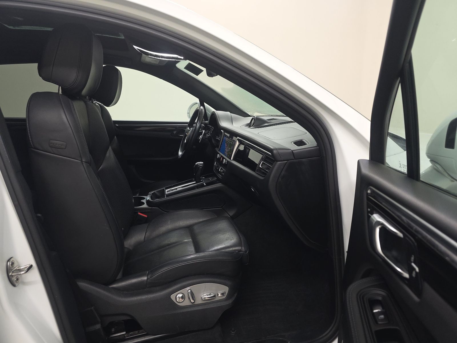 2022 Porsche Macan Base AWD