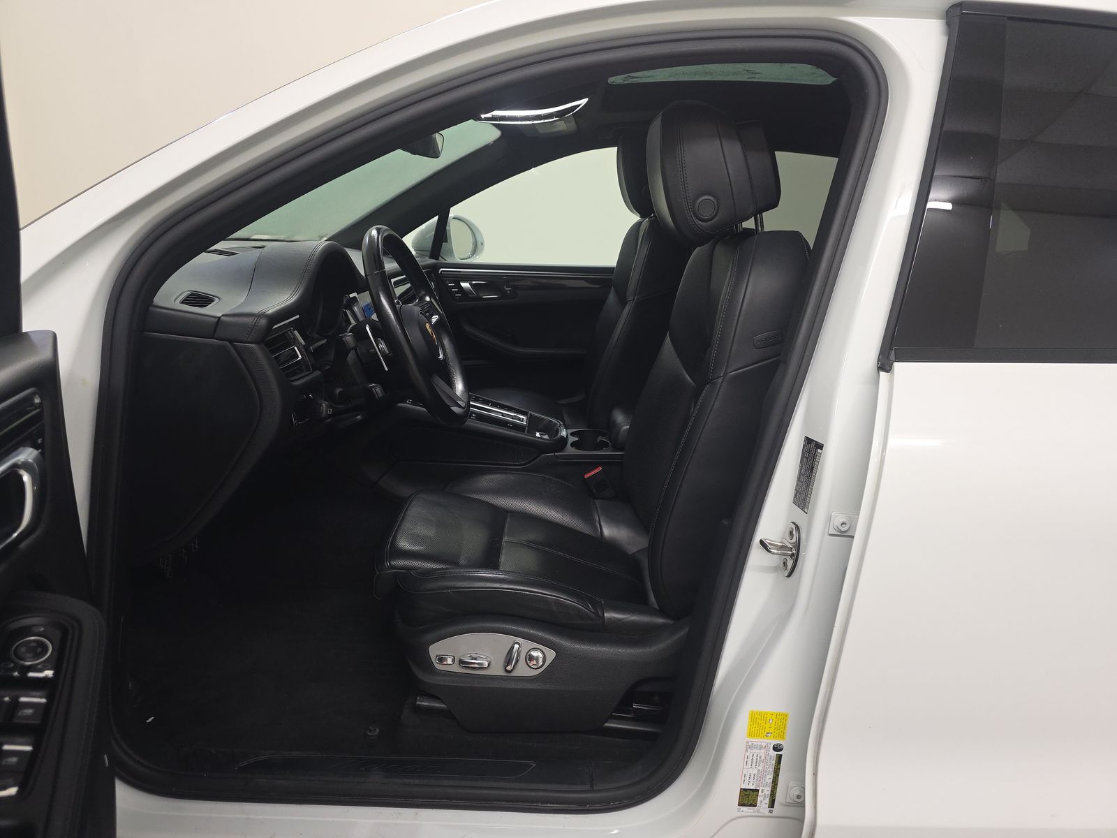 2022 Porsche Macan Base AWD