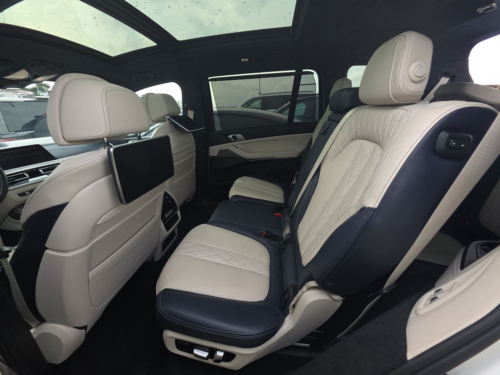 2020 BMW X7 M50i AWD