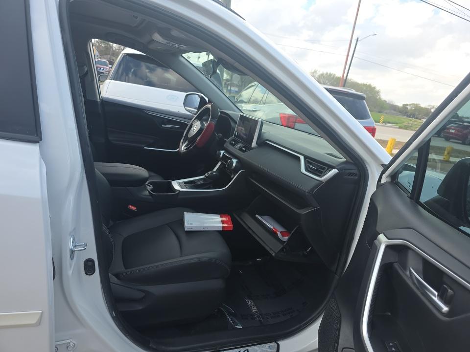 2025 Toyota RAV4 XLE Premium FWD