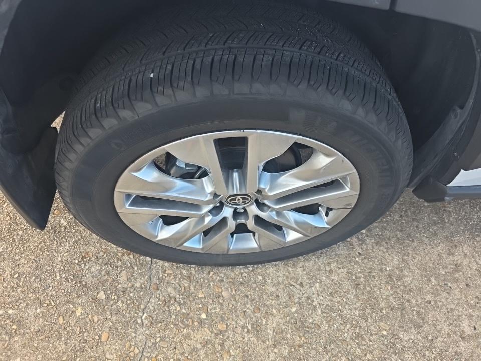 2025 Toyota RAV4 XLE Premium FWD