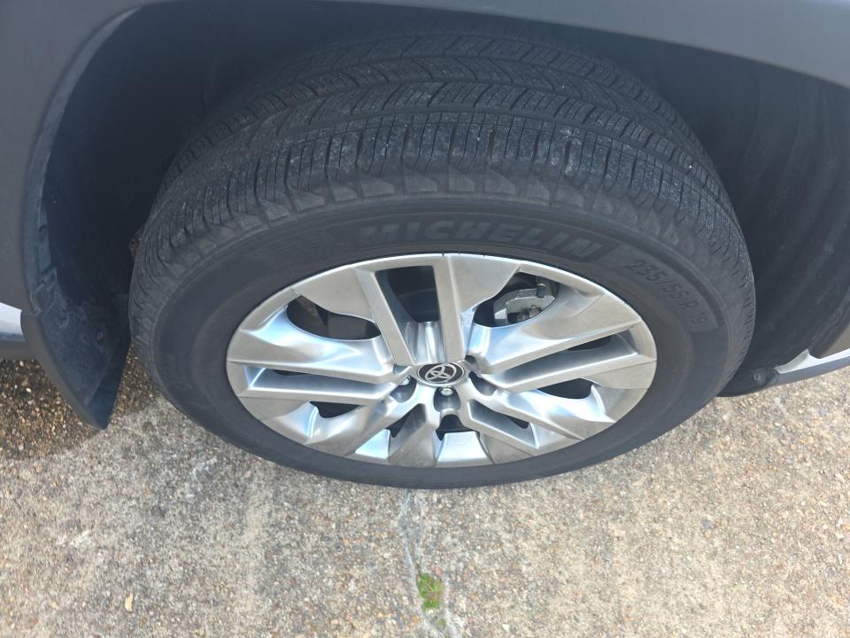 2025 Toyota RAV4 XLE Premium FWD