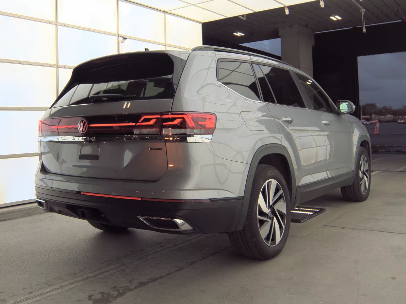 2025 Volkswagen Atlas 2.0T SE AWD