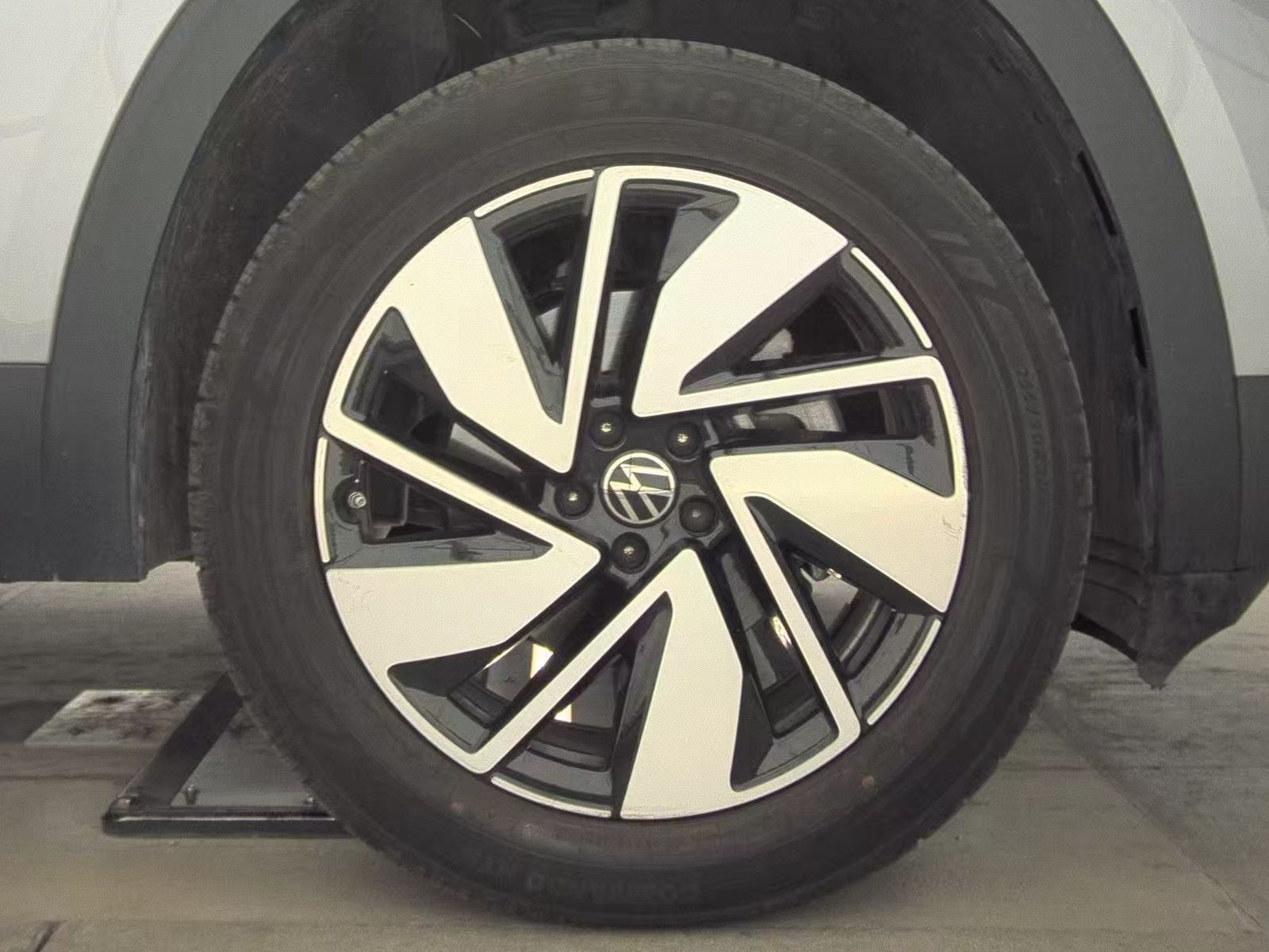 2025 Volkswagen Atlas 2.0T SE AWD