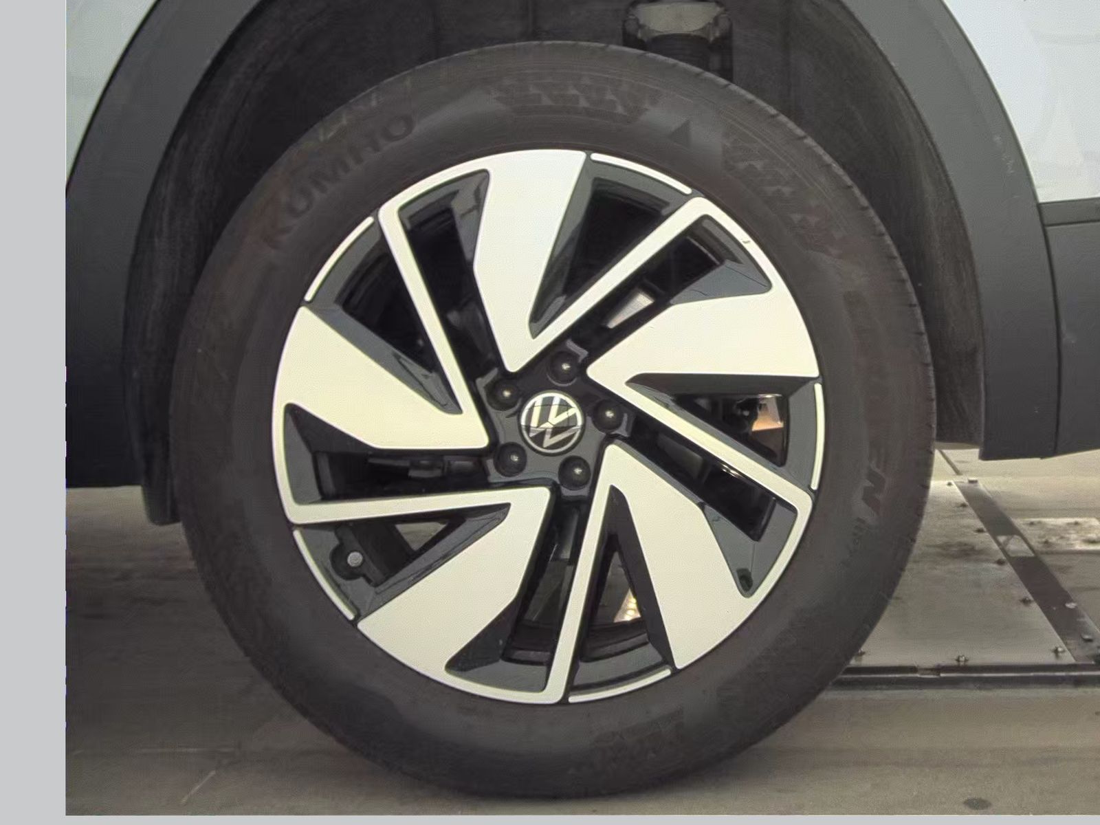 2025 Volkswagen Atlas 2.0T SE AWD