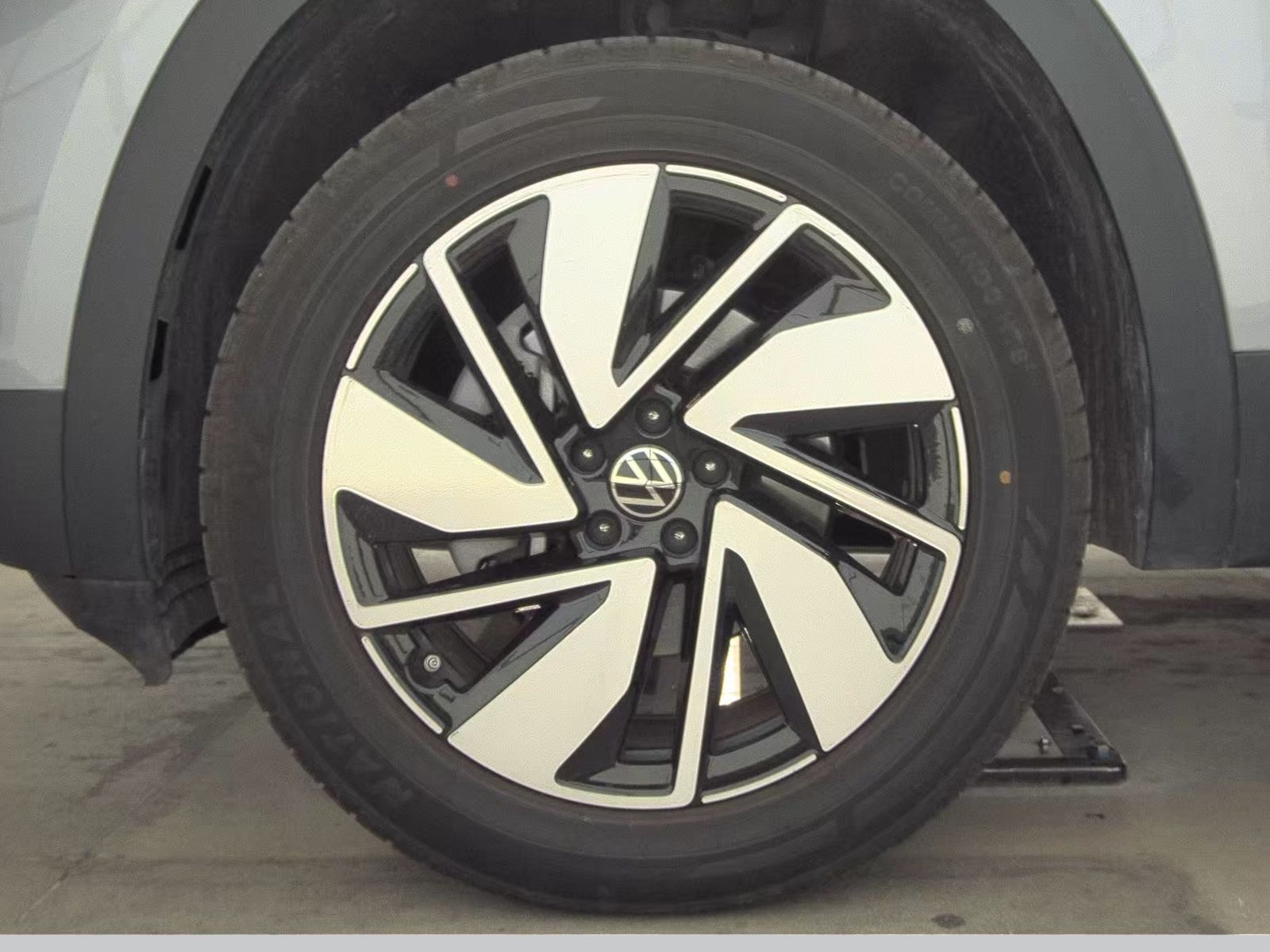 2025 Volkswagen Atlas 2.0T SE AWD