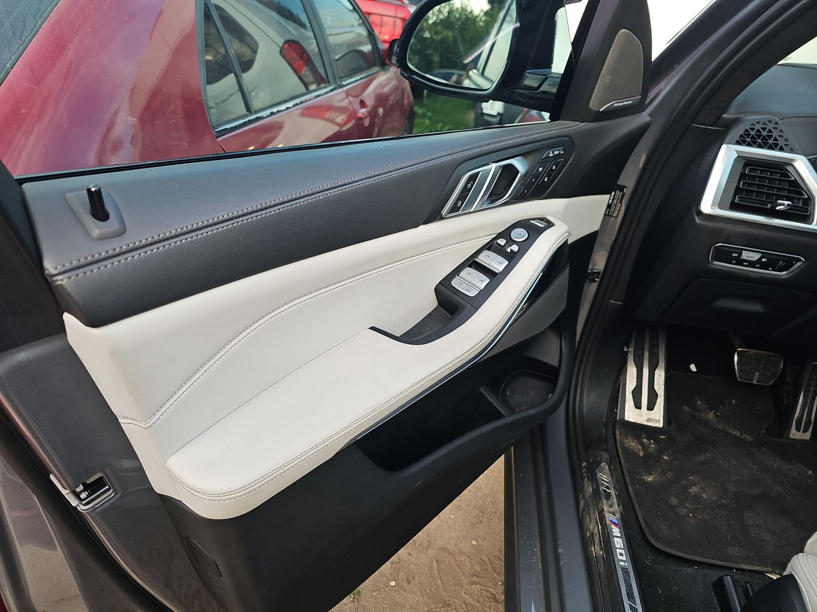 2023 BMW X7 M60i AWD