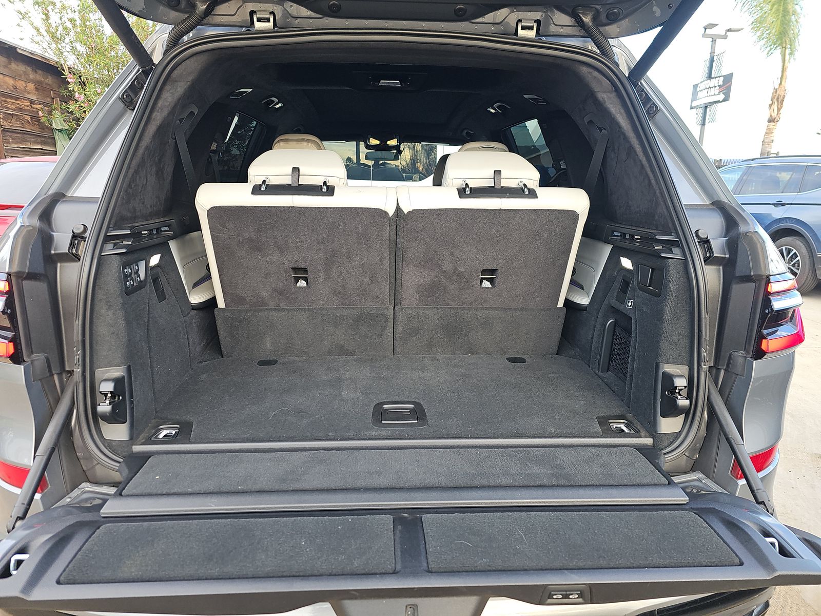 2023 BMW X7 M60i AWD