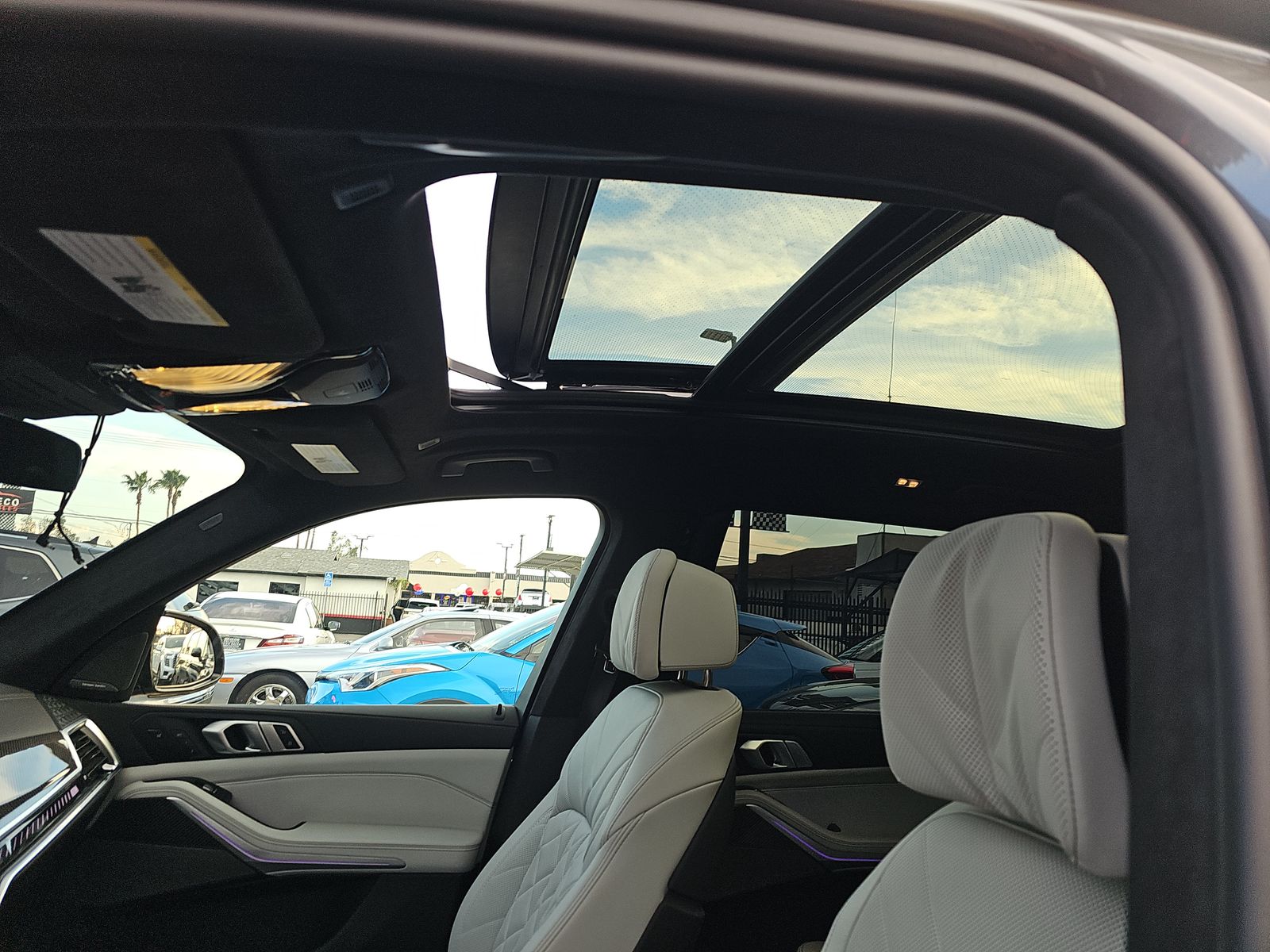 2023 BMW X7 M60i AWD