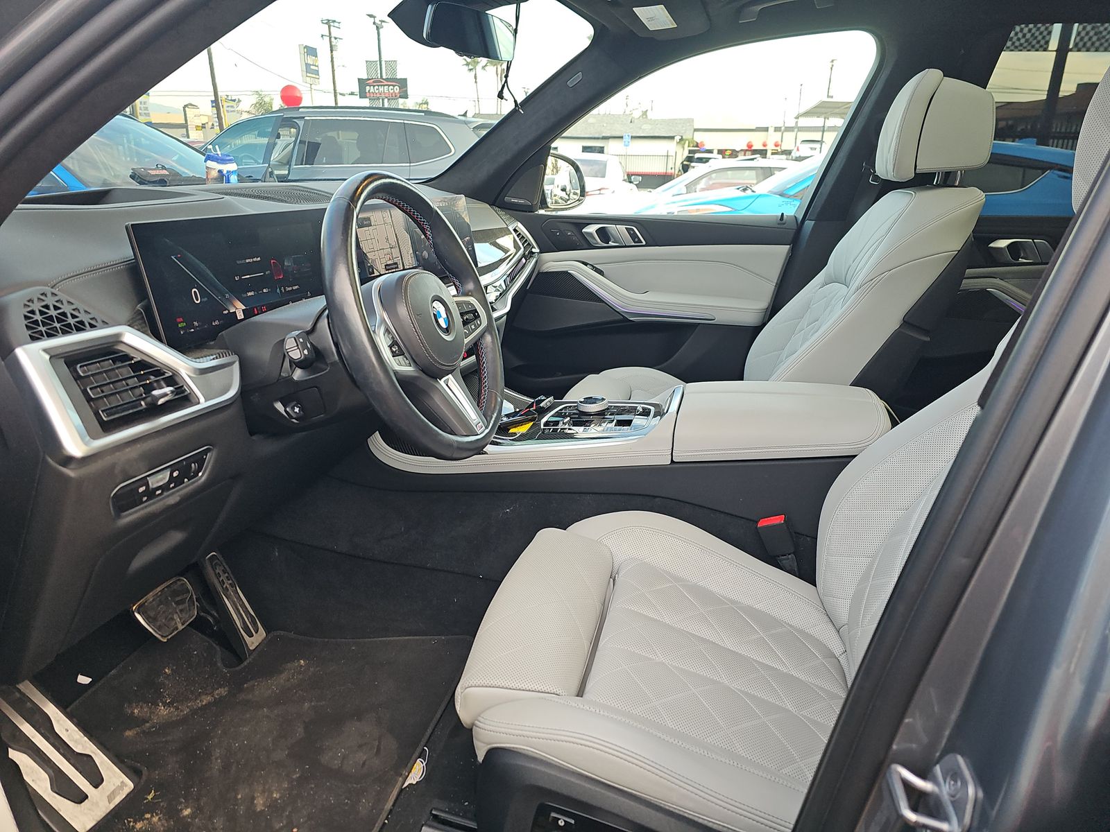 2023 BMW X7 M60i AWD