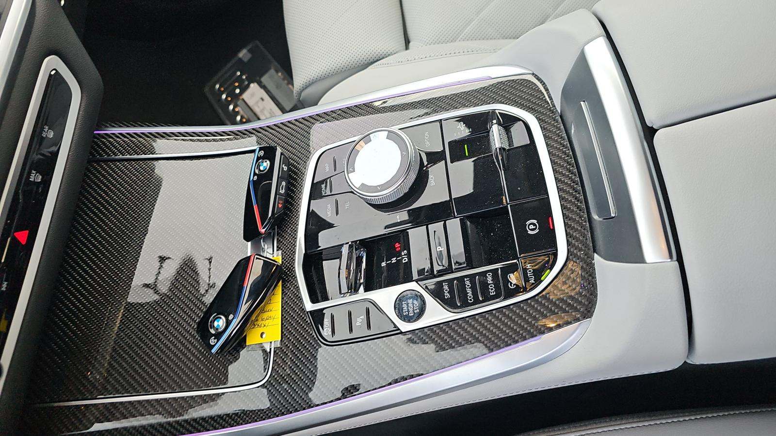 2023 BMW X7 M60i AWD