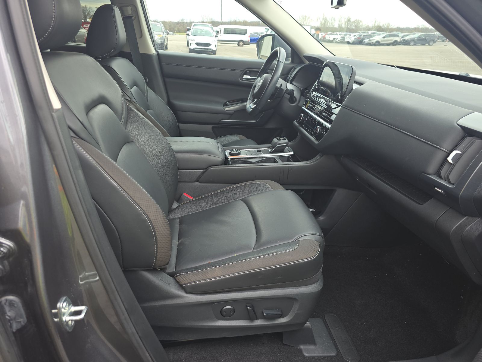 2025 Nissan Pathfinder SL AWD