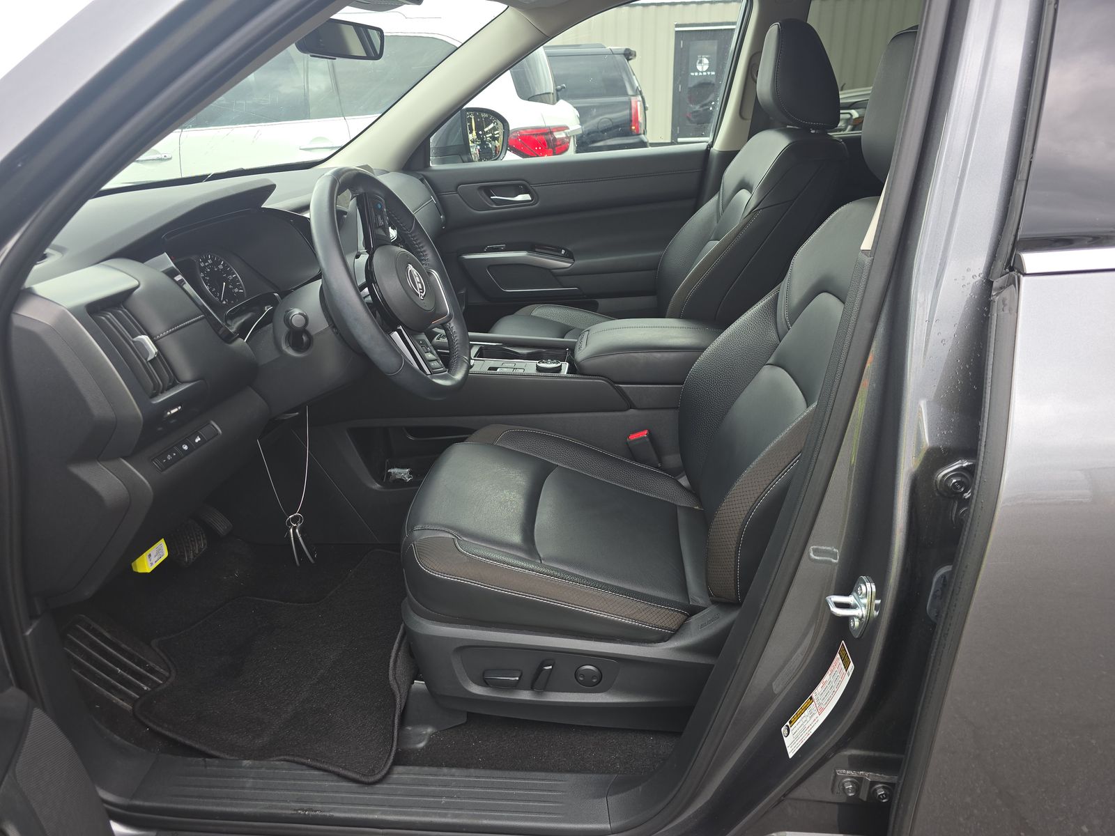 2025 Nissan Pathfinder SL AWD