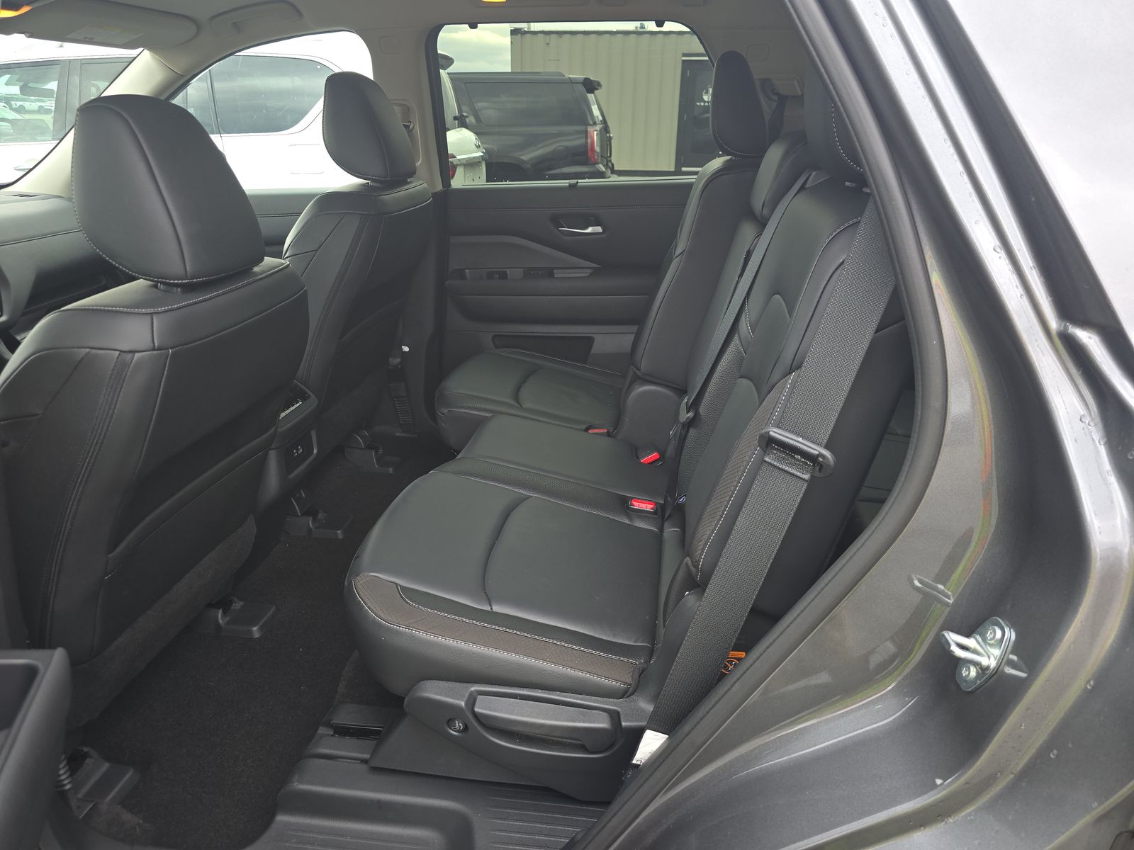 2025 Nissan Pathfinder SL AWD