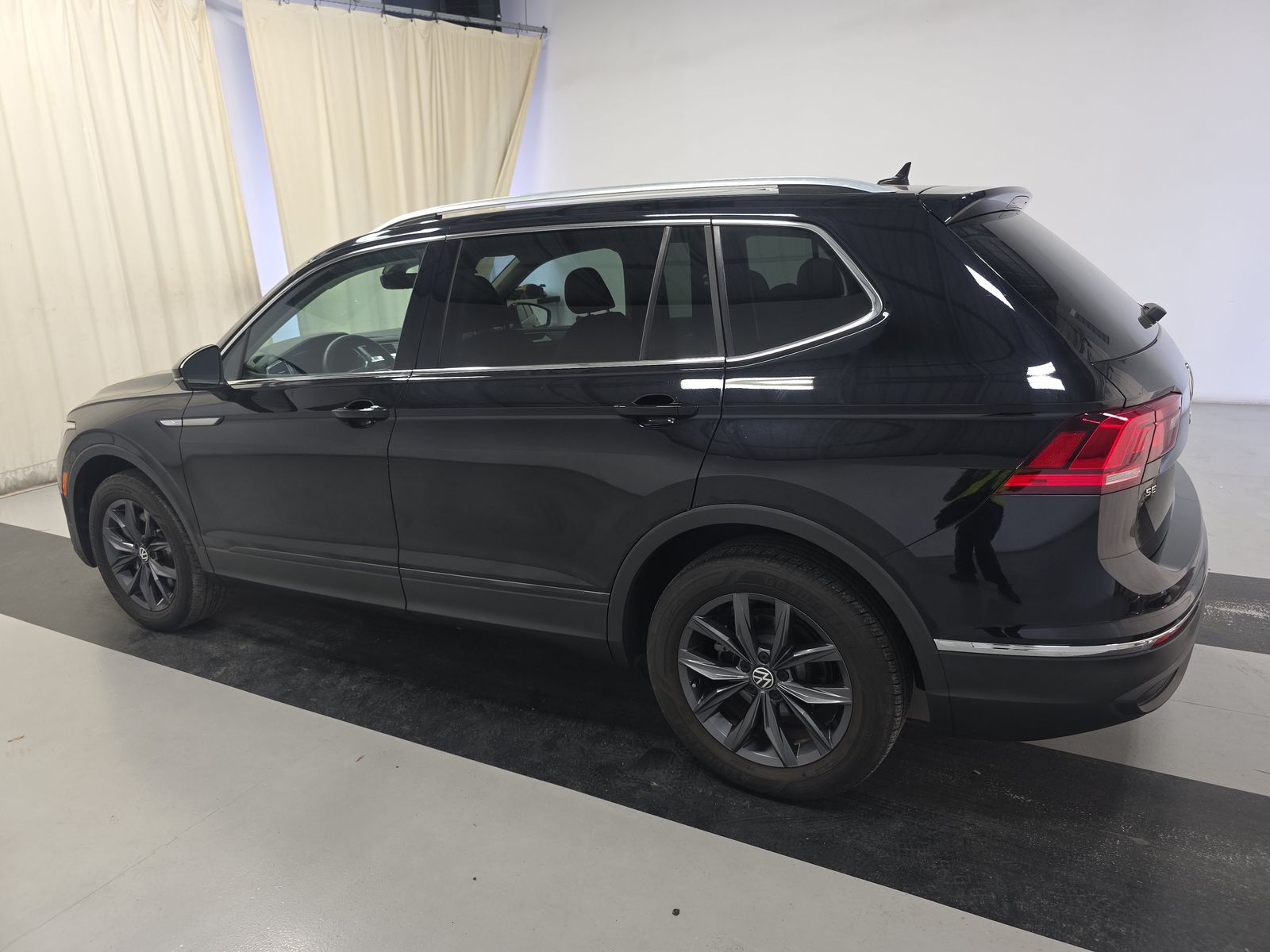 2022 Volkswagen Tiguan 2.0T SE FWD