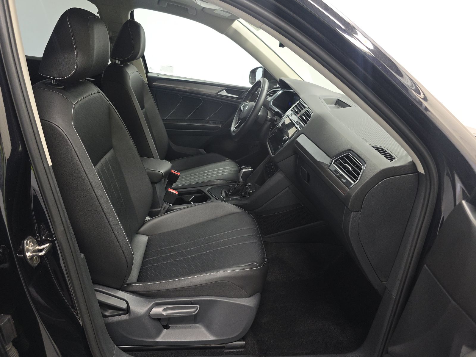 2022 Volkswagen Tiguan 2.0T SE FWD