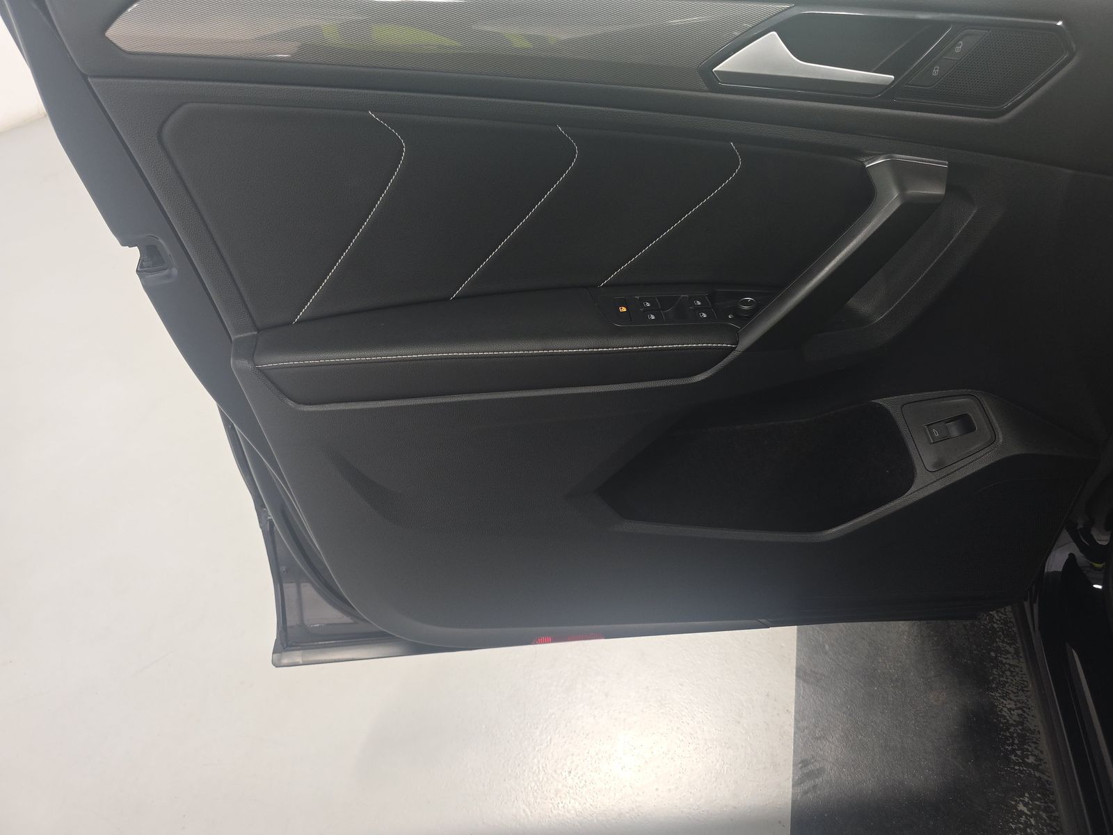 2022 Volkswagen Tiguan 2.0T SE FWD