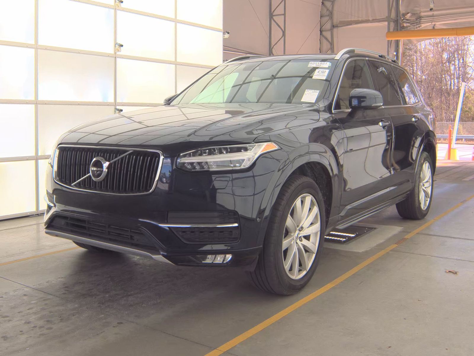 2017 Volvo XC90 T6 Momentum AWD