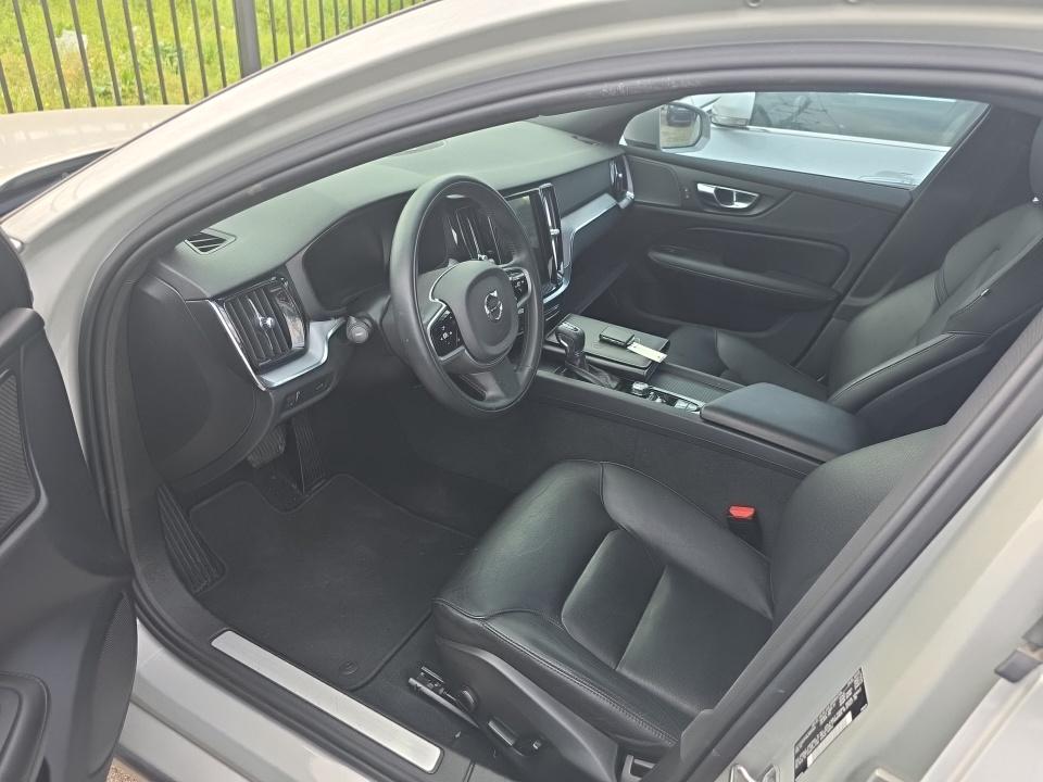 2020 Volvo S60 T5 Momentum FWD