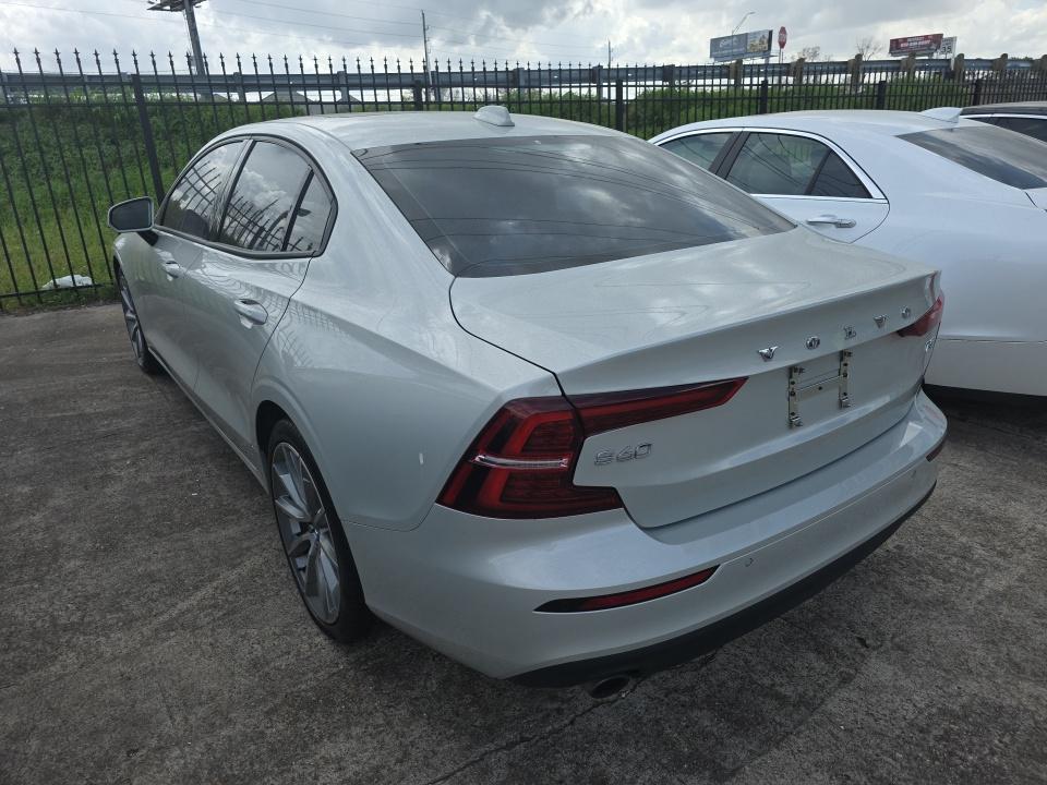 2020 Volvo S60 T5 Momentum FWD