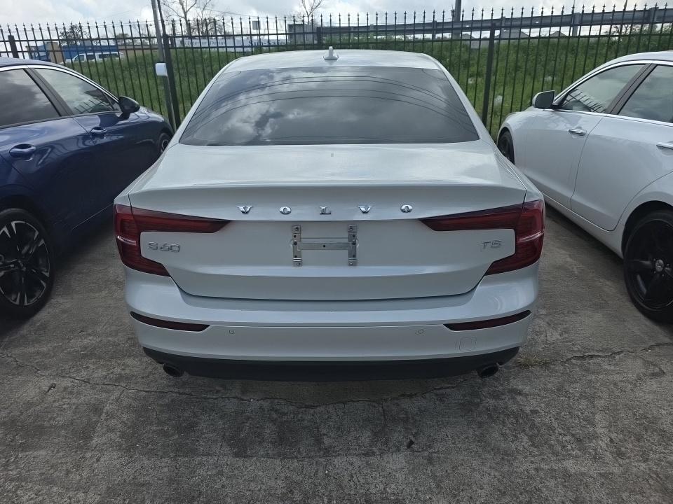 2020 Volvo S60 T5 Momentum FWD