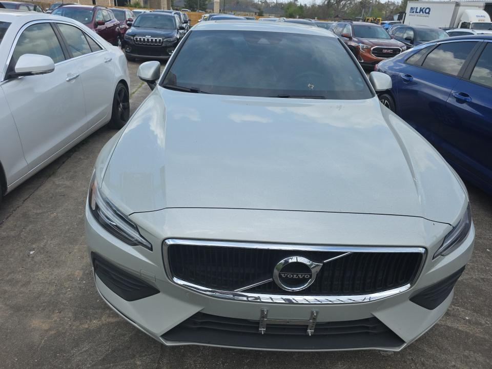 2020 Volvo S60 T5 Momentum FWD