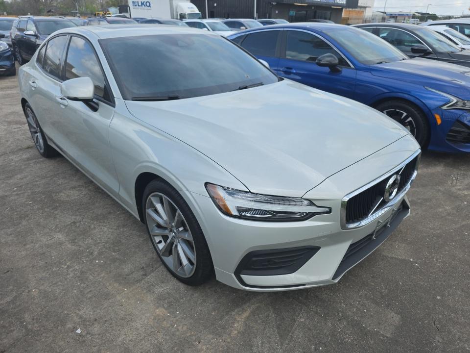 2020 Volvo S60 T5 Momentum FWD